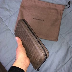 BOTTEGA VENETA ZIP AROUND WALLET